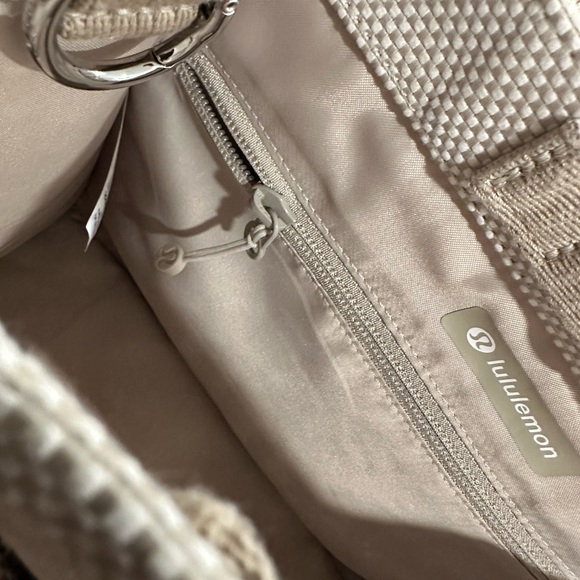 Lululemon Cream Tote Bag mini - Picture 3 of 10